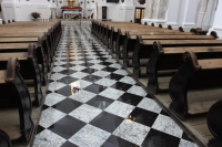 Chełm, Sanktuarium Maryjne - posadzka kościoła